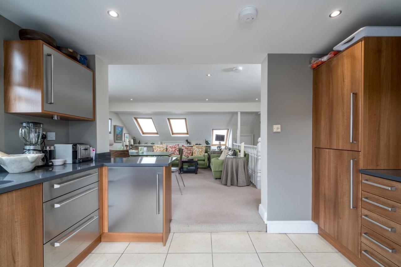 Modern Near Battersea Park * Londra